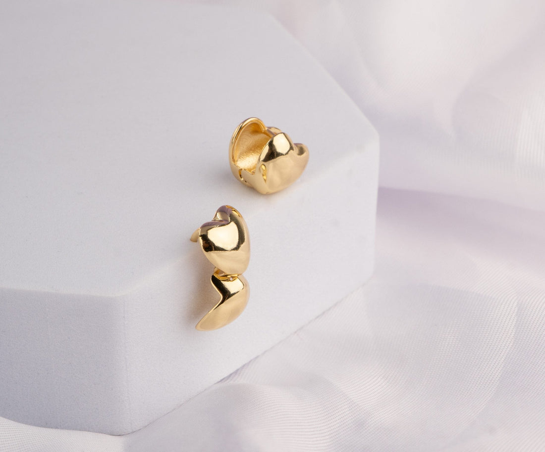 Aretes Corazones Lisos Dorados Ref: B606