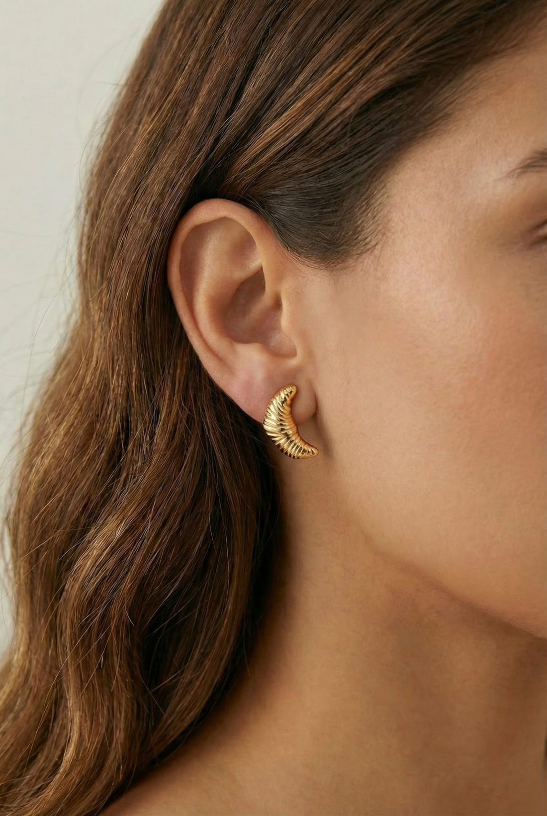 Aretes Croissant Dorados Ref: B1745