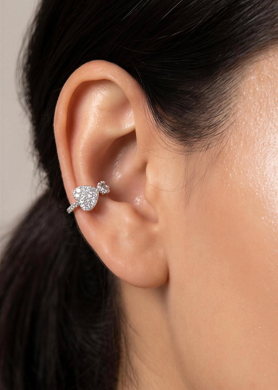 Ear Cuff Corazón Plateado