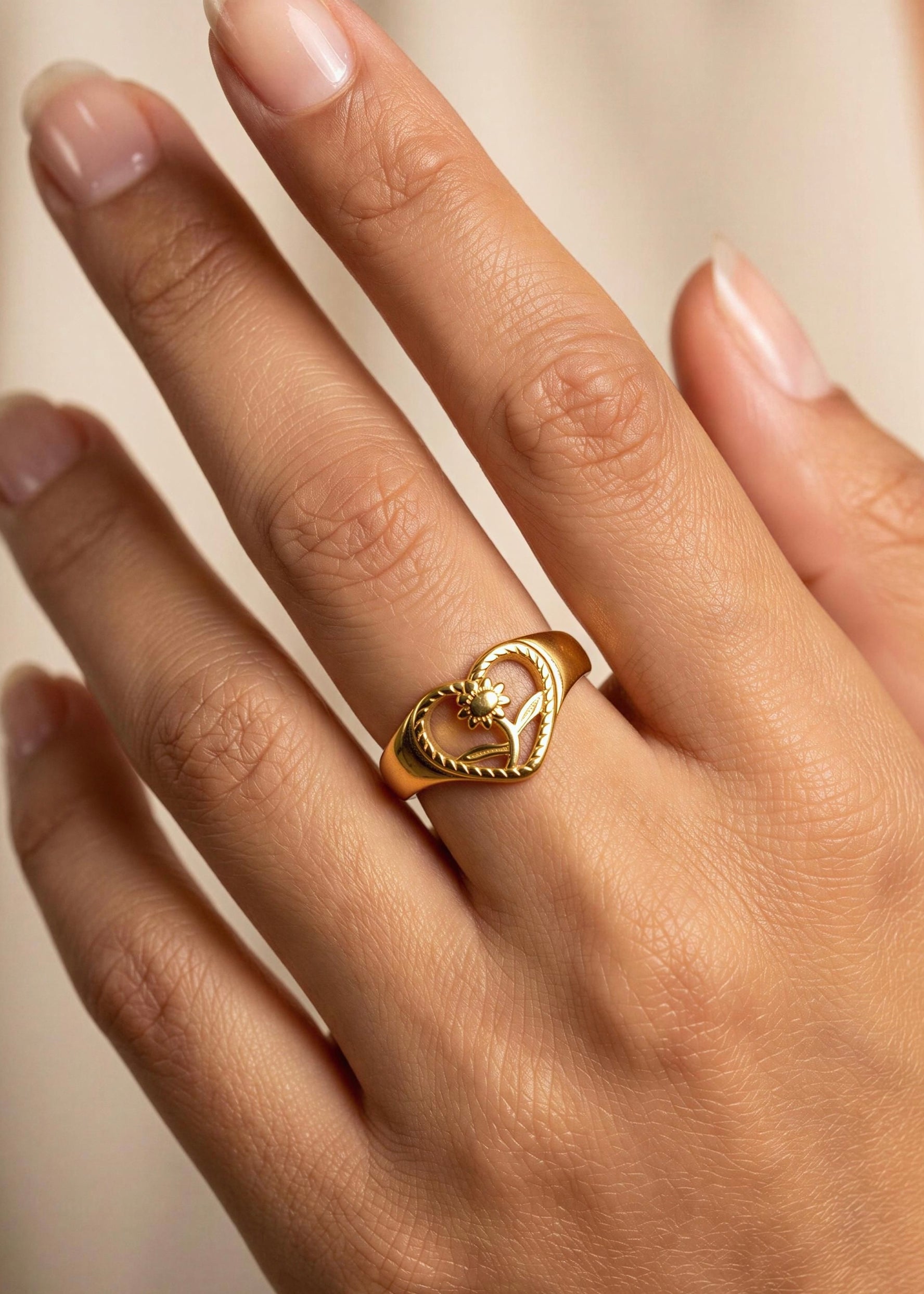 Anillo Corazón Flor Dorado