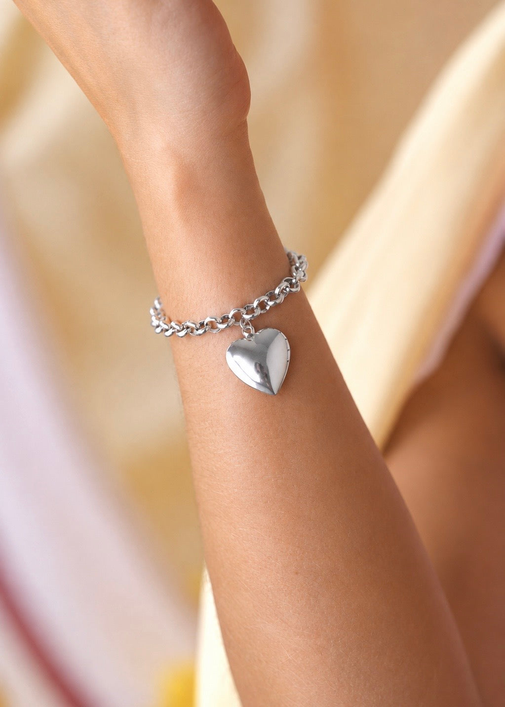 Pulsera Relicario Corazón Plateado
