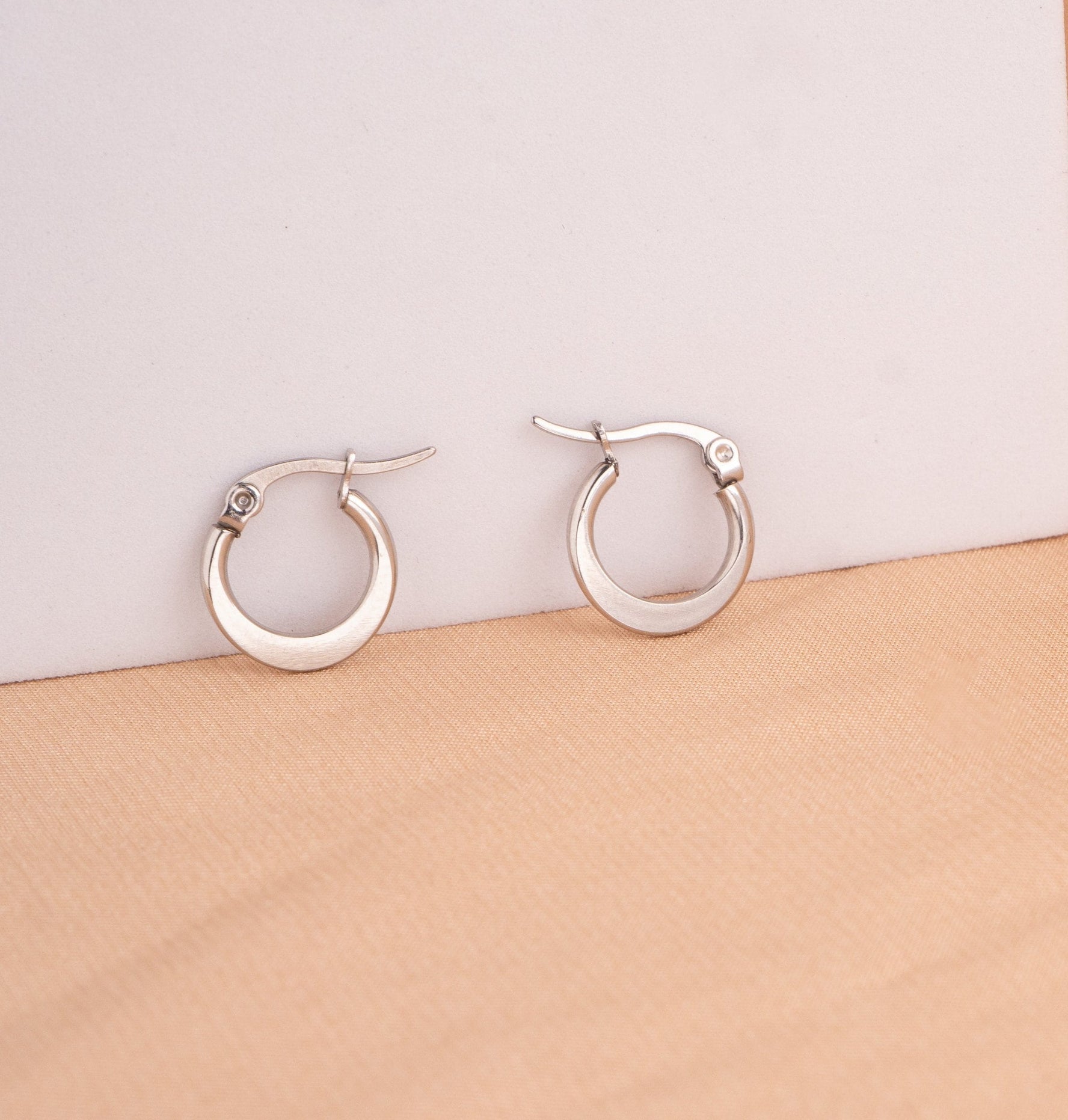 Candongas Planas Plateadas Ref:B2204