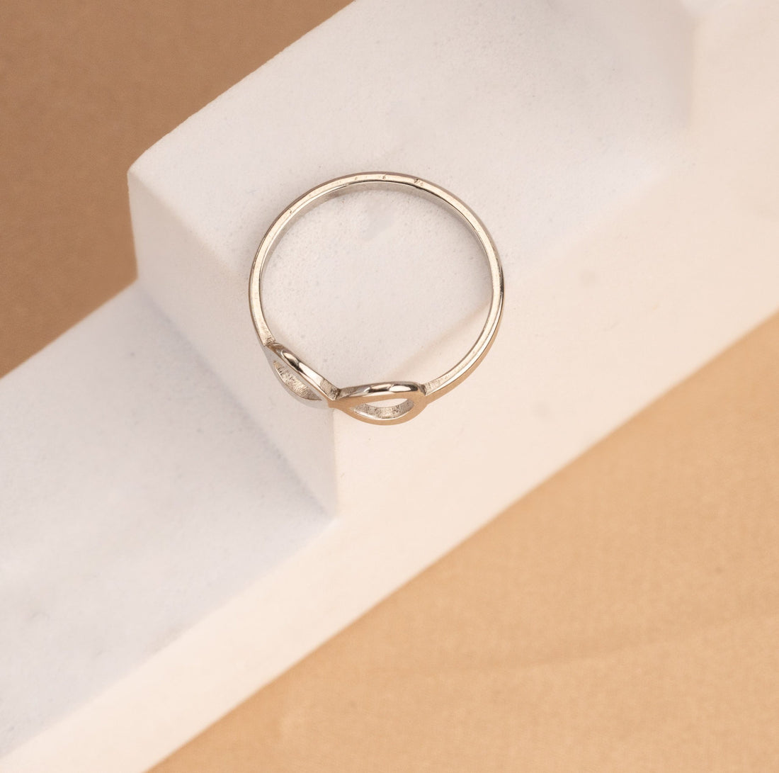 Anillo Infinito Plateado Talla 7 Ref: A2140