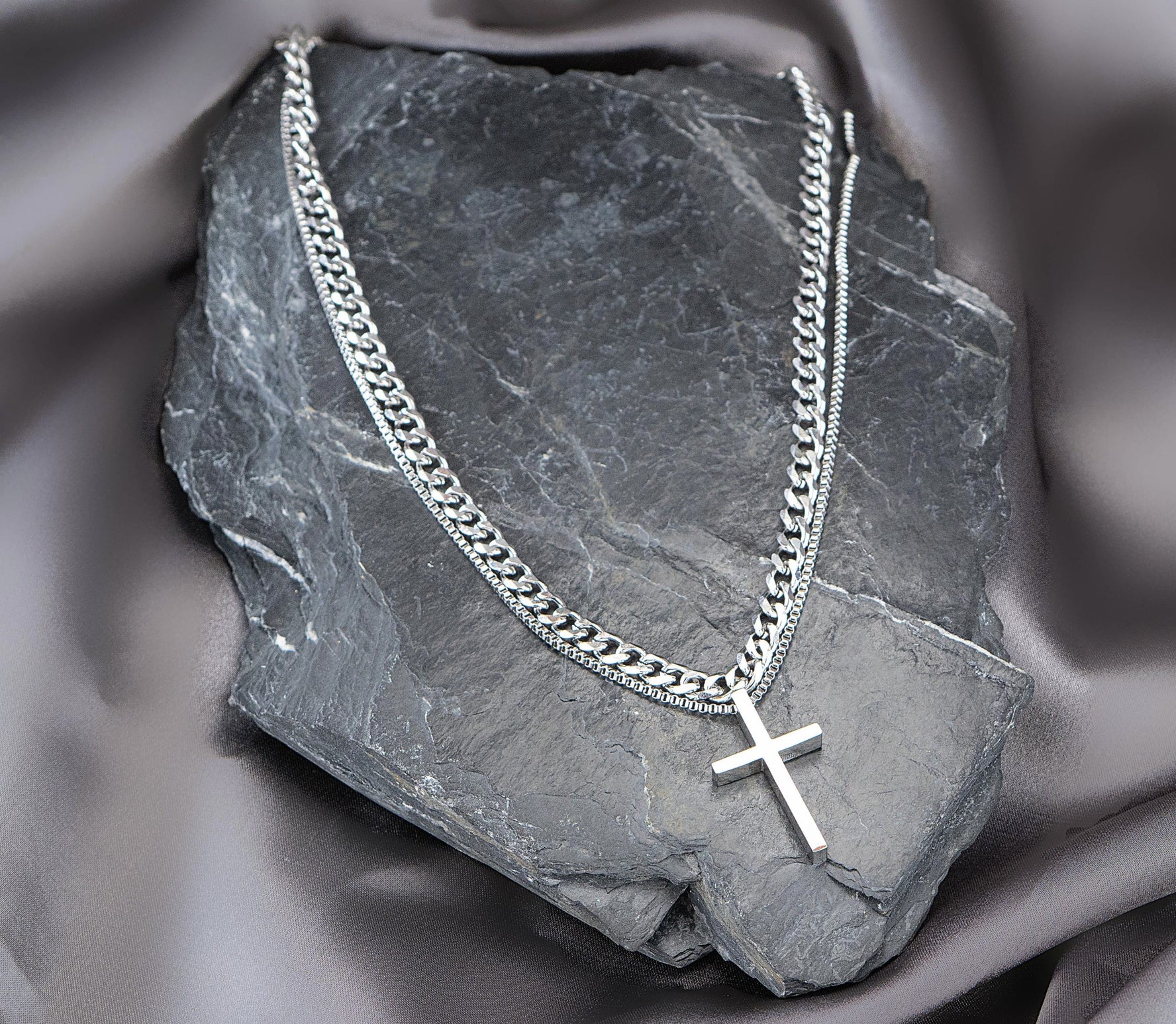 Cadena Doble Cruz Plateada Ref: F966