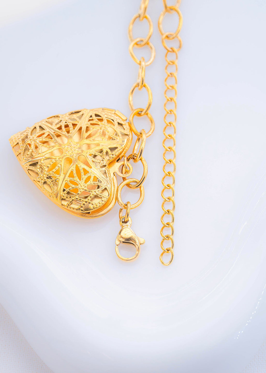 Pulsera Relicario Corazón Dorado