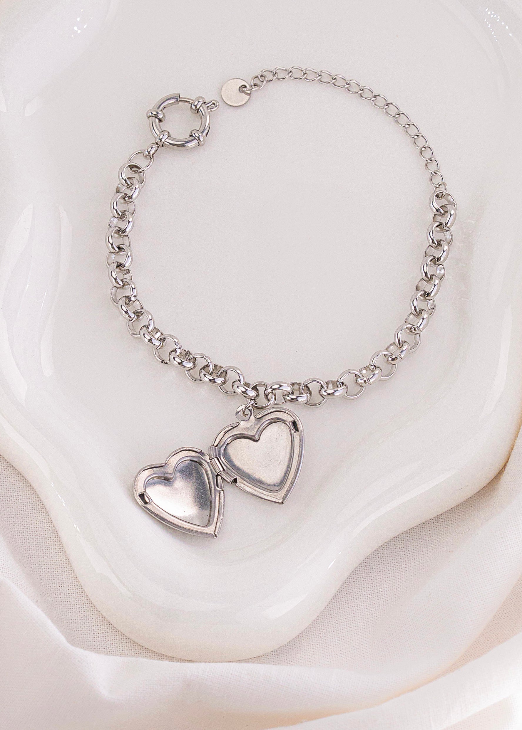 Pulsera Relicario Corazón Plateado