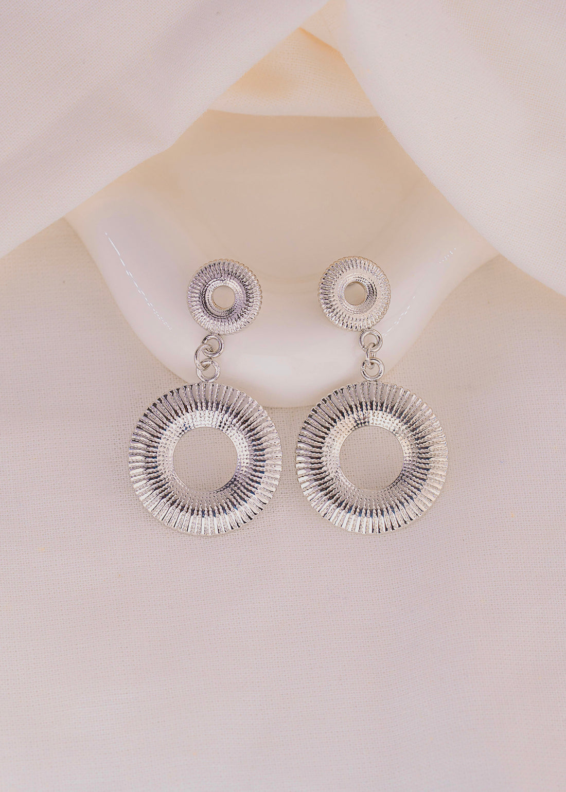 Aretes Saturnia