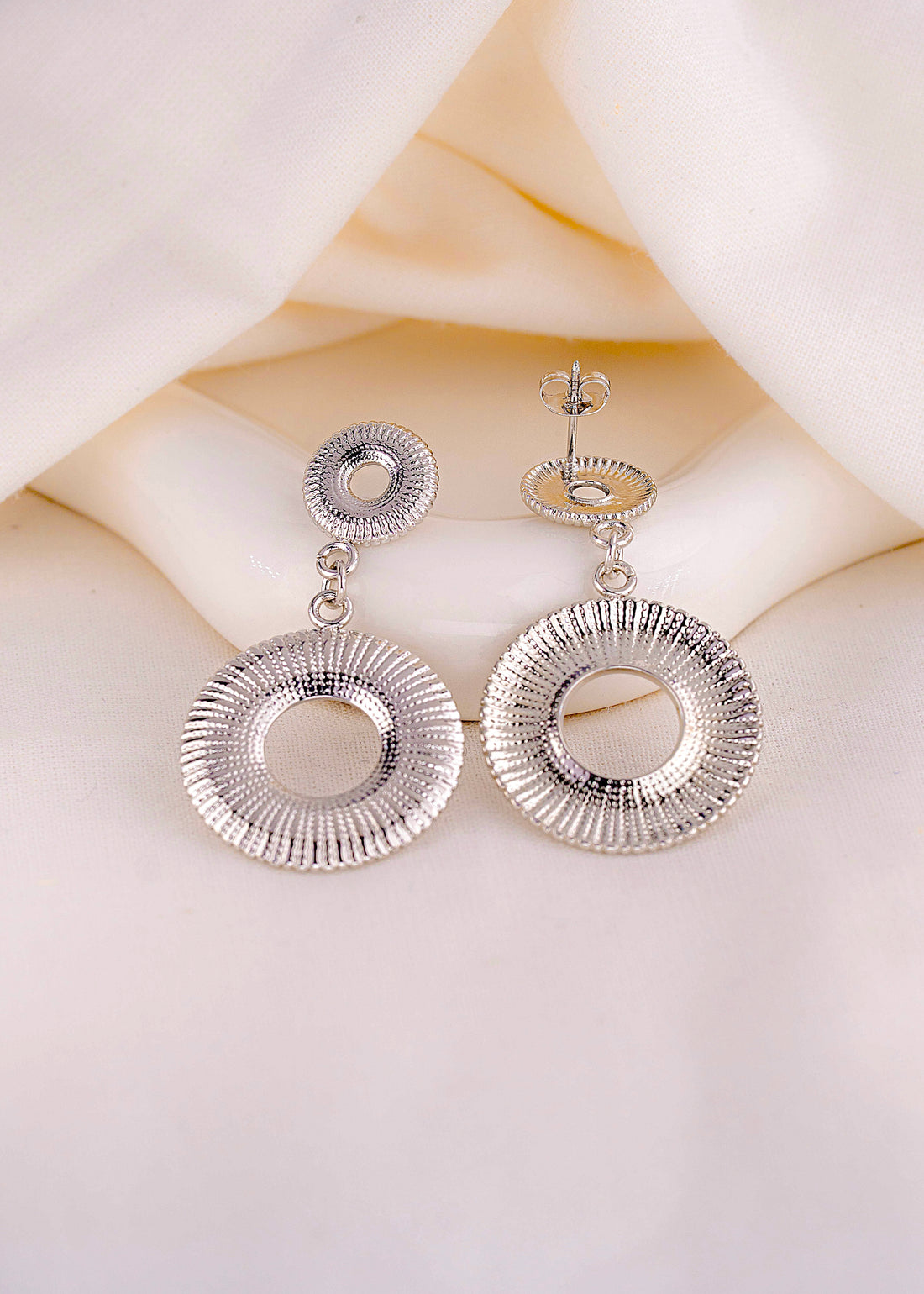 Aretes Saturnia