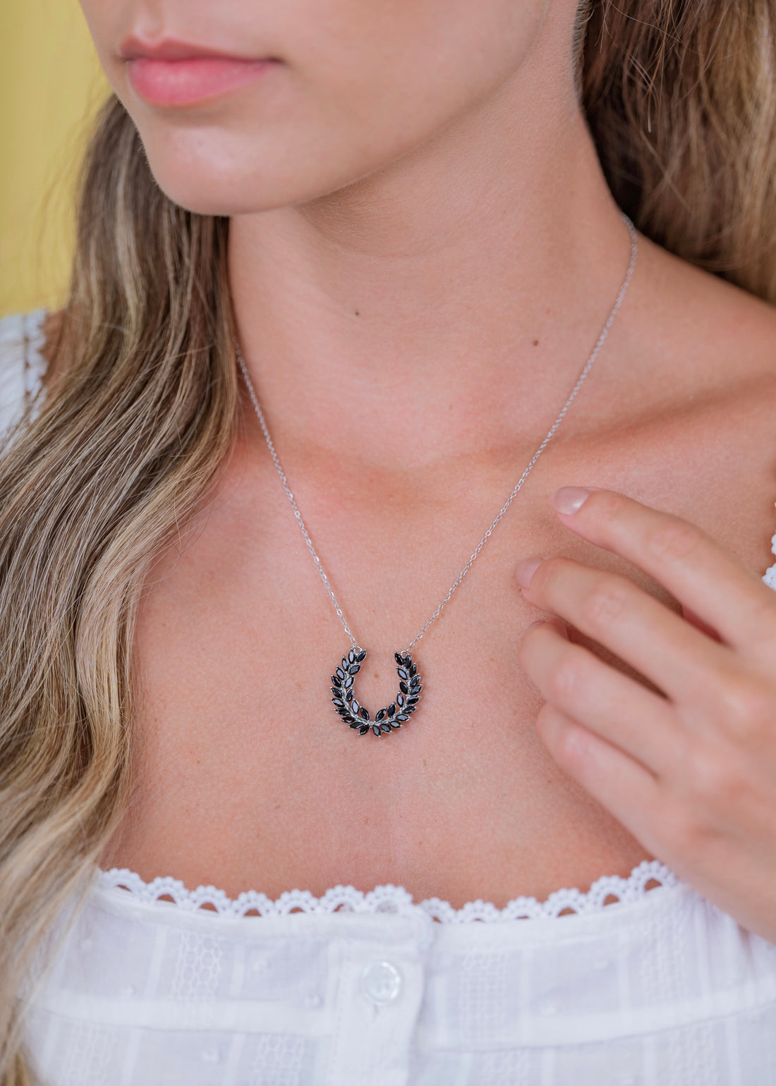 Collar Cisne Negro