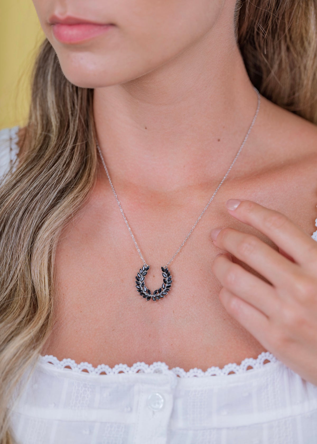 Collar Cisne Negro