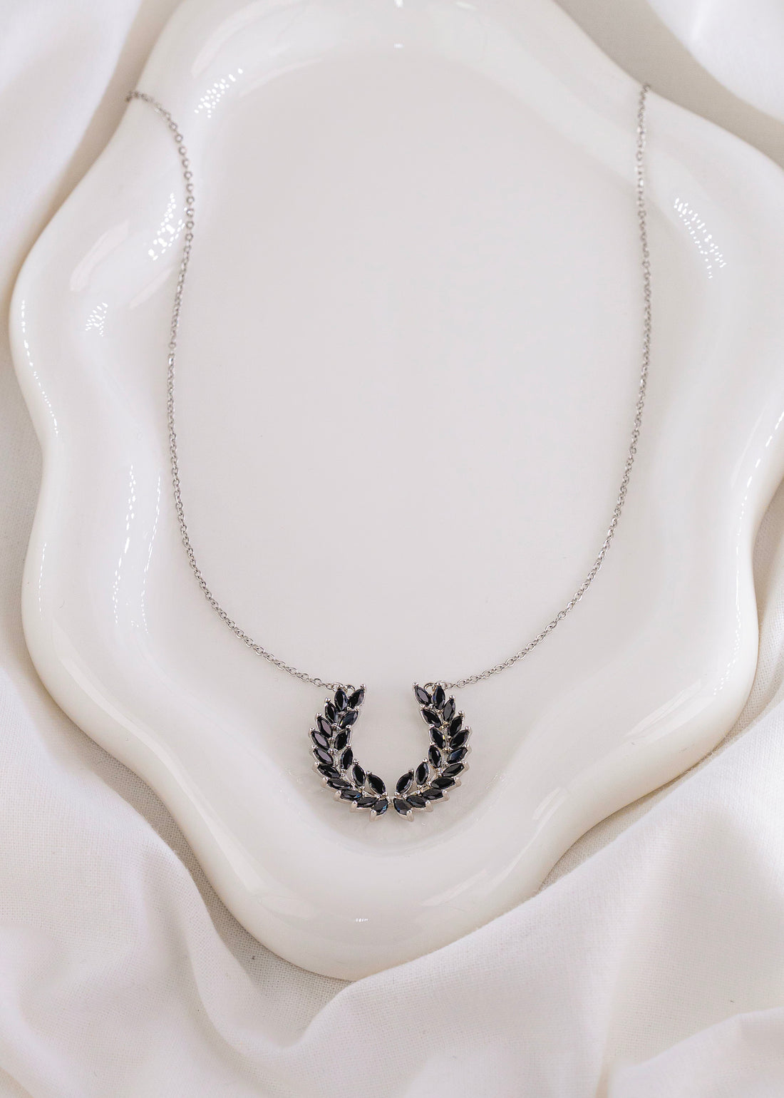Collar Cisne Negro