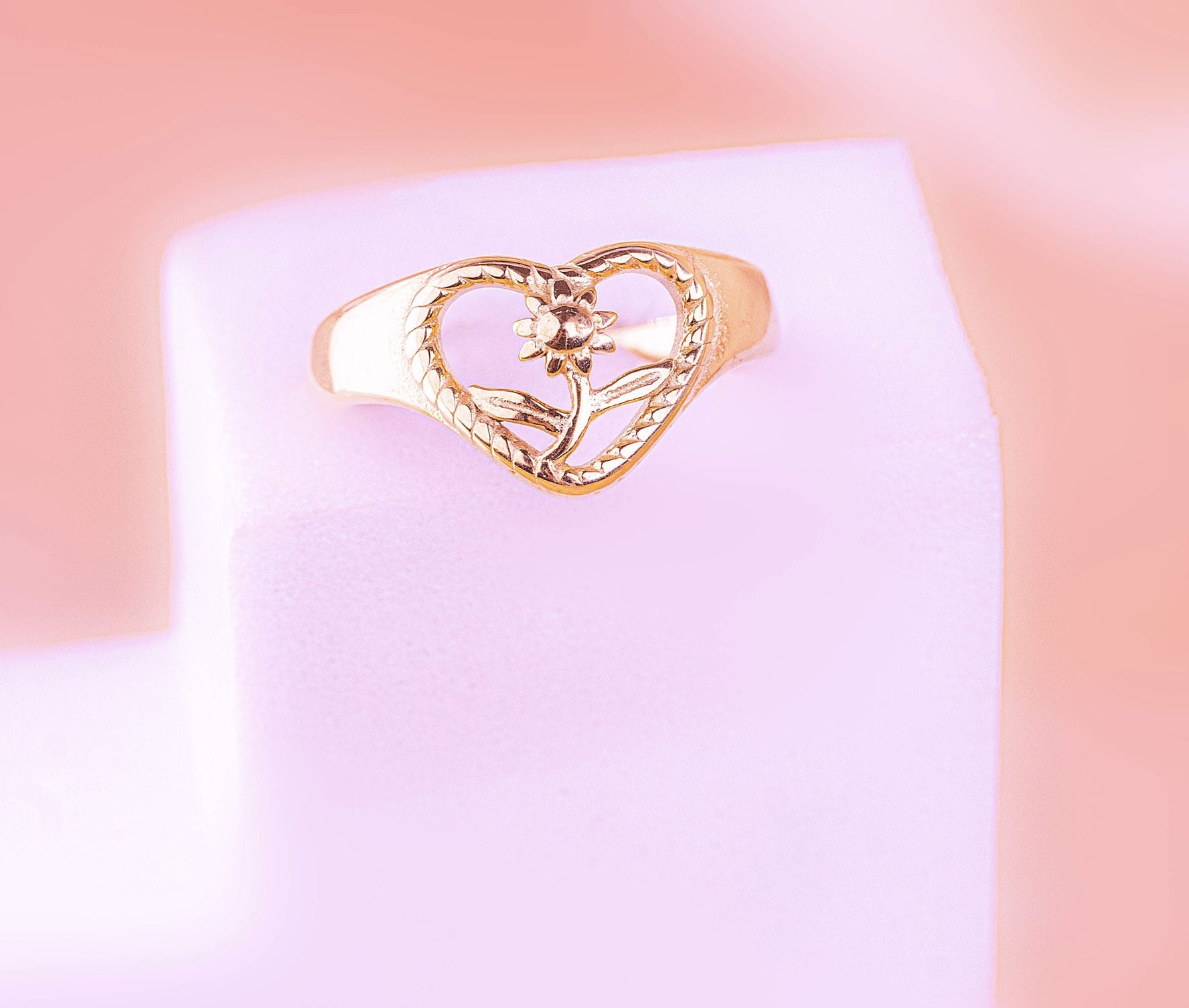 Anillo Corazón Flor Dorado Ref: A2241