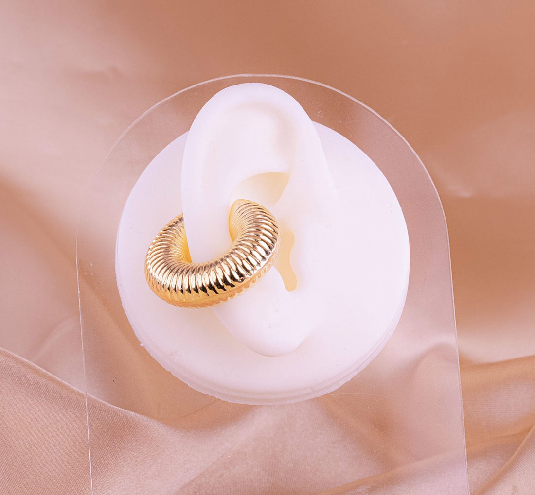 Ear Cuff Naira Dorado Ref: E905