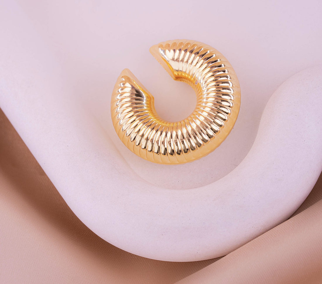 Ear Cuff Naira Dorado Ref: E905