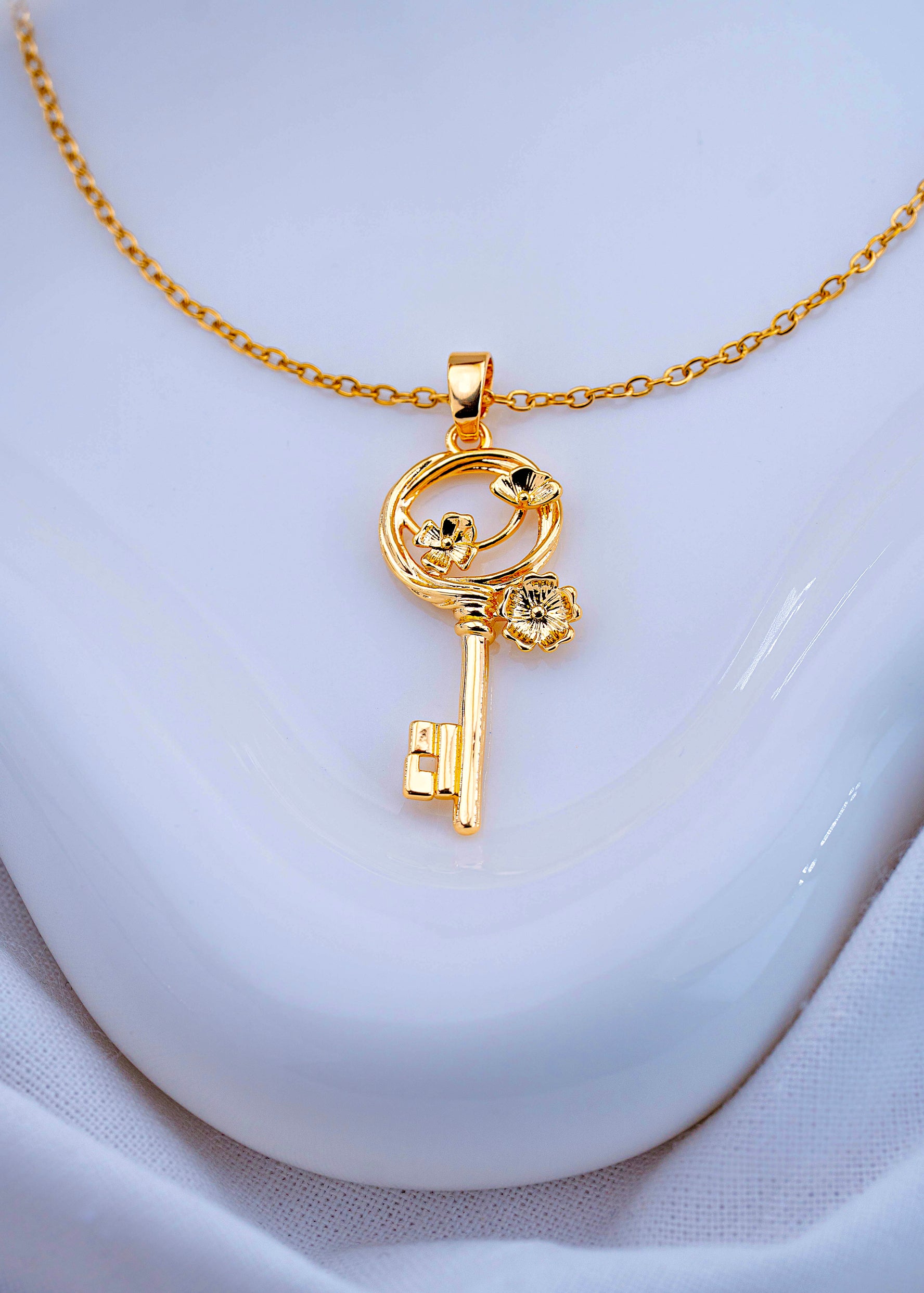 Collar Llave Dorado