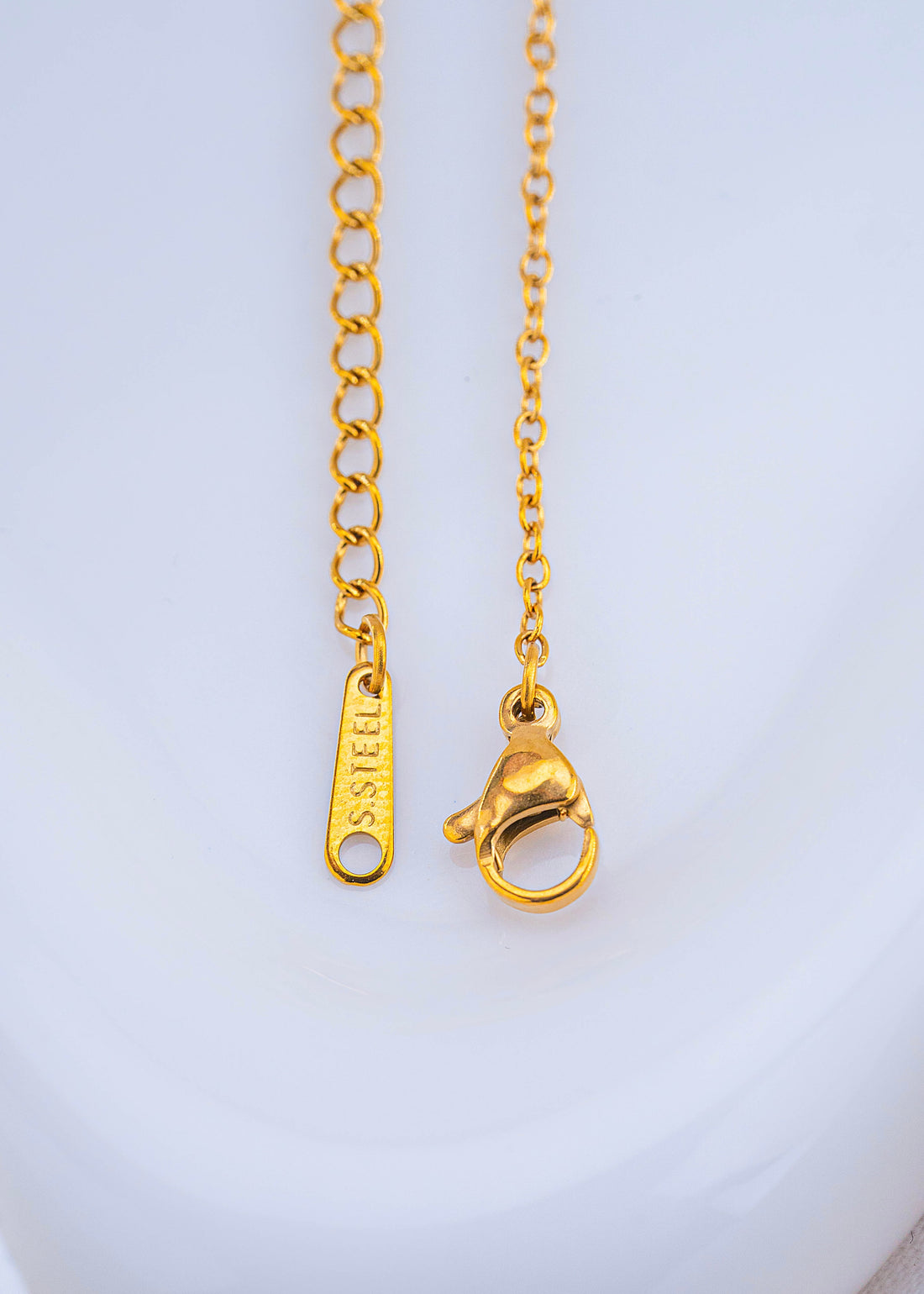 Collar Relicario Corazón Dorado