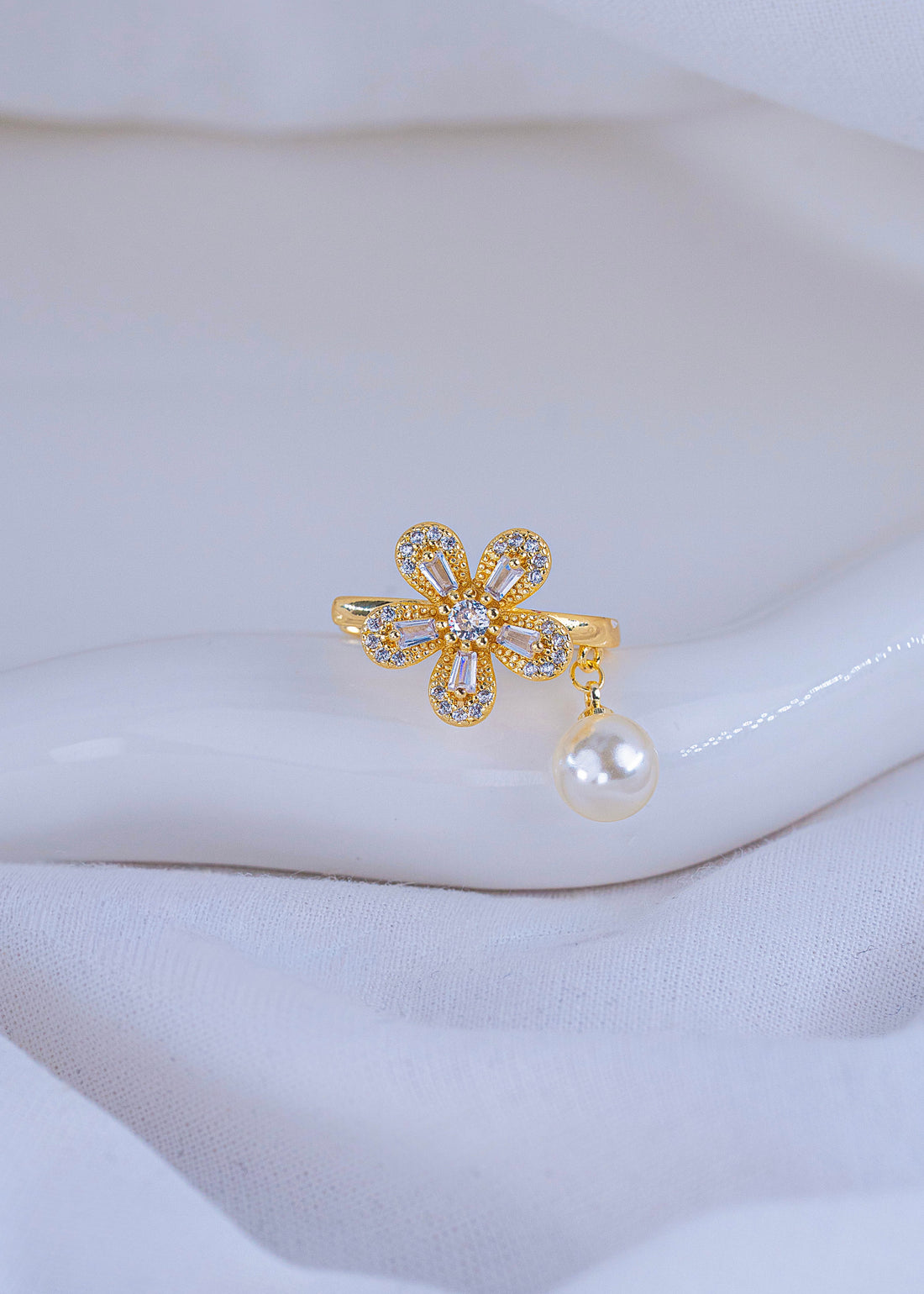 Ear Cuff Magnolia