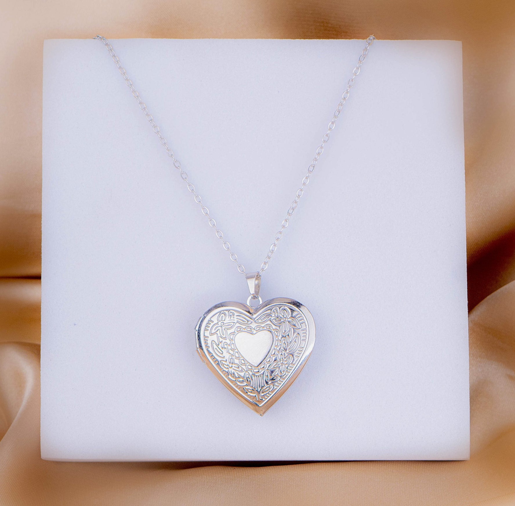 Relicario Corazón Plateado Ref:C739