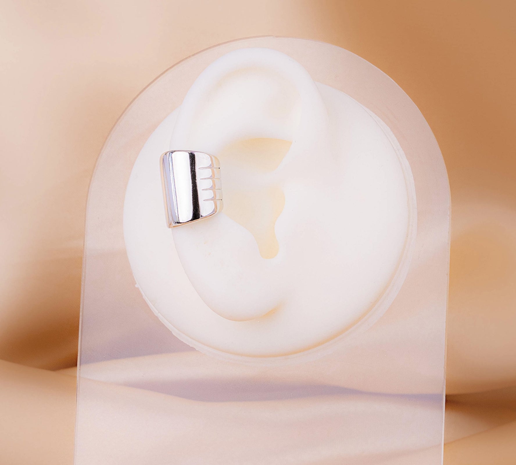 Ear Cuff Oxira Plateado Ref:E1085