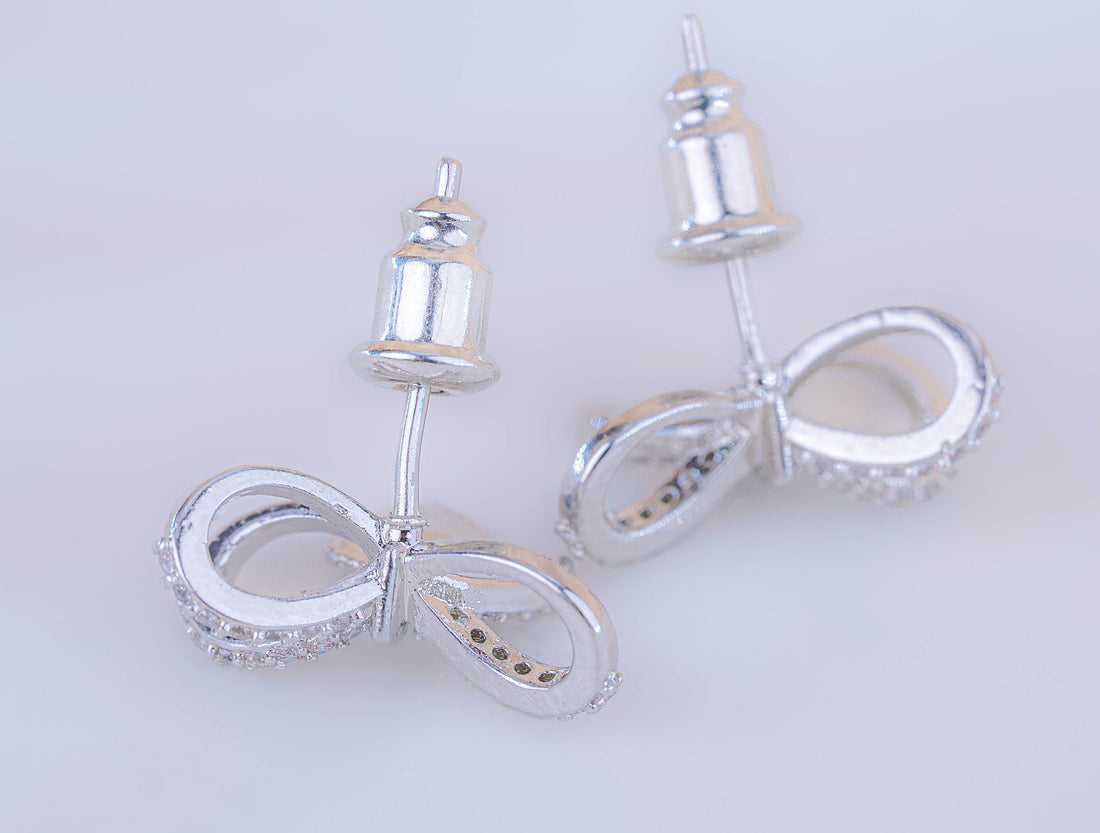 Aretes Lazo Corazón Plateado