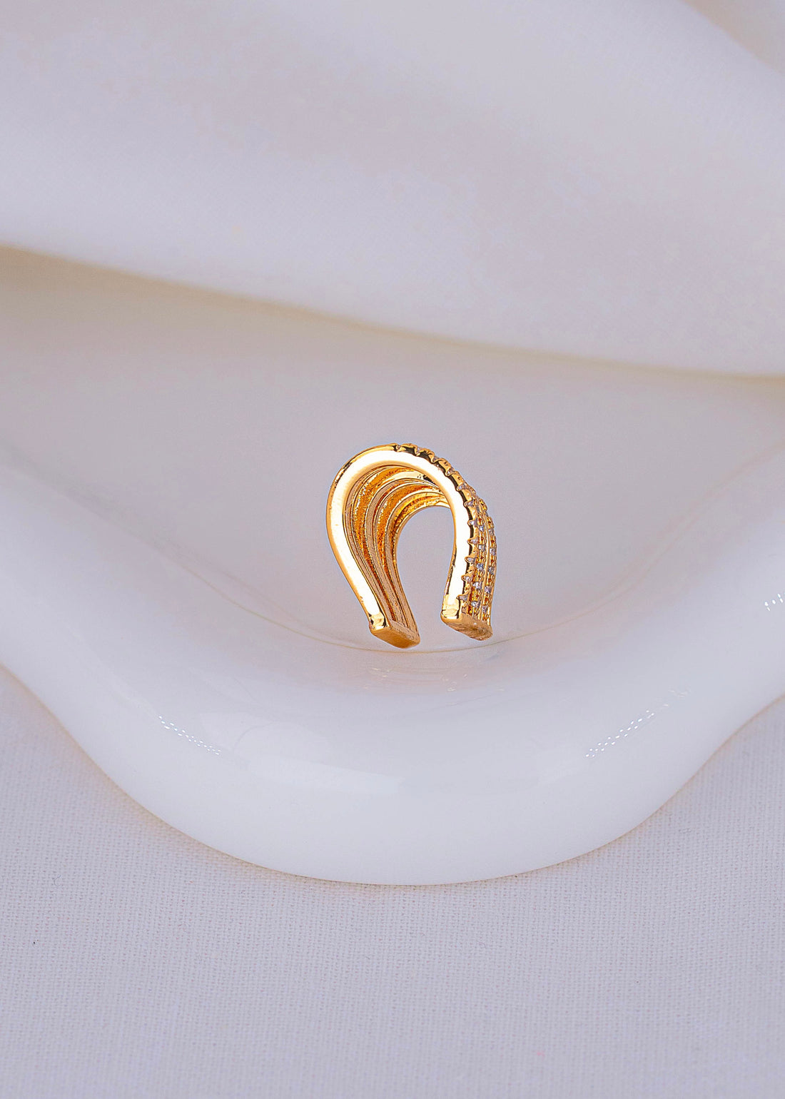 Ear Cuff Ascenda Dorado