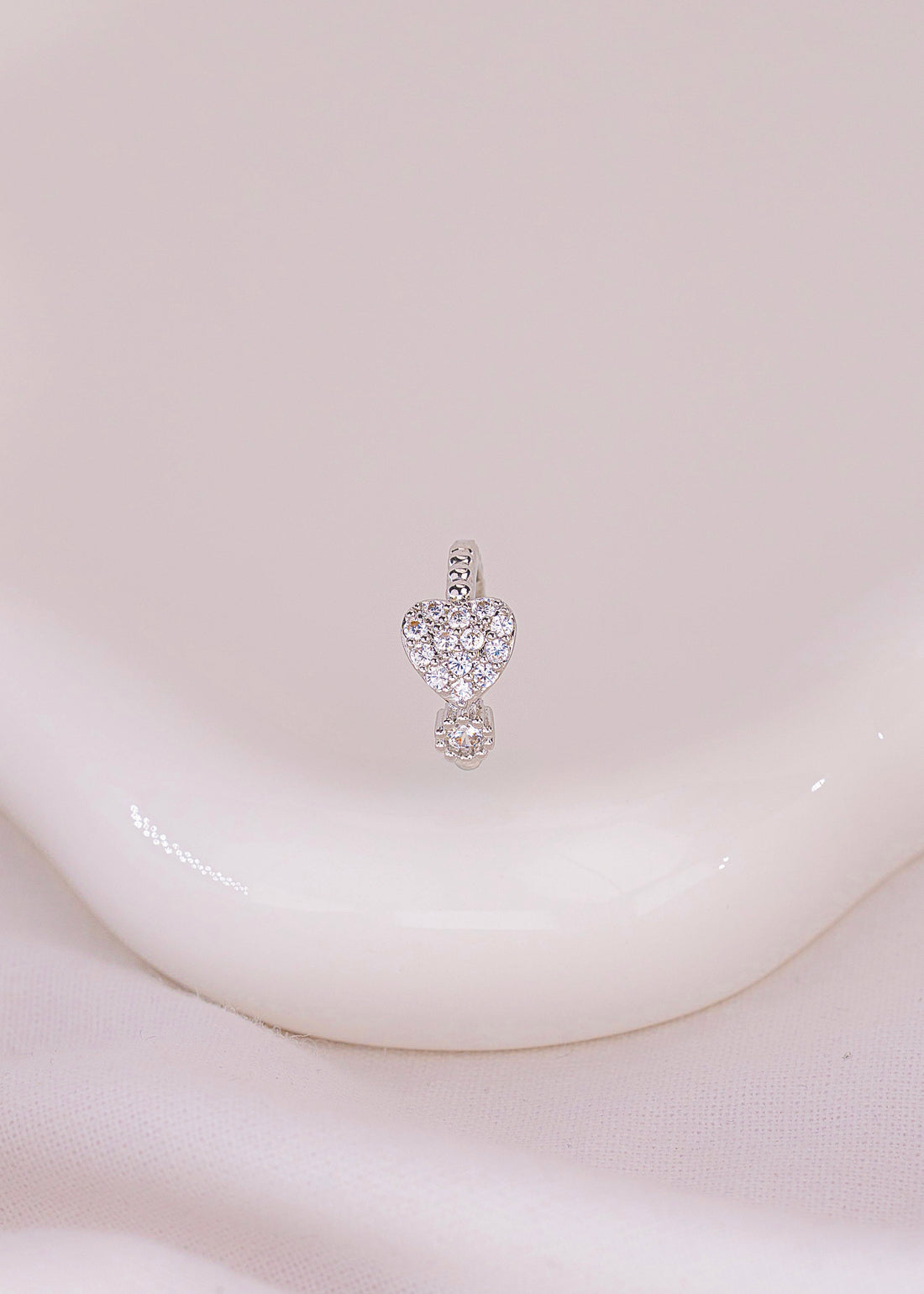 Ear Cuff Corazón Plateado