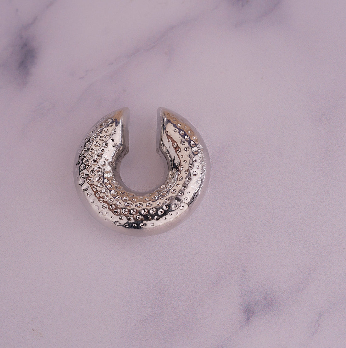 Ear Cuff Chunky Martillado Plateado Ref:E034