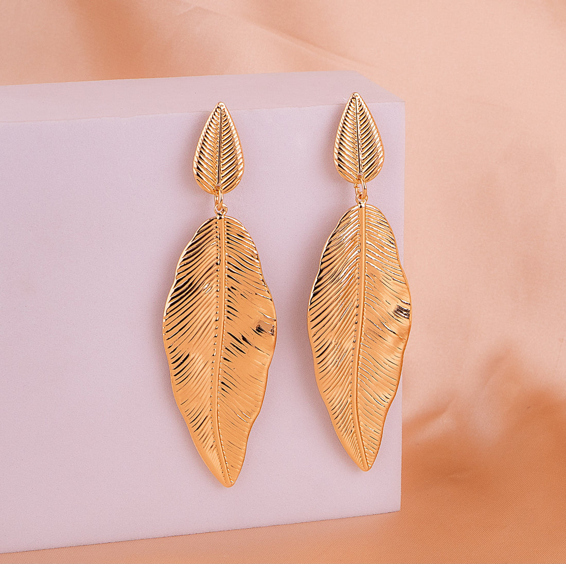 Aretes Hojas Dorados Ref: B1465